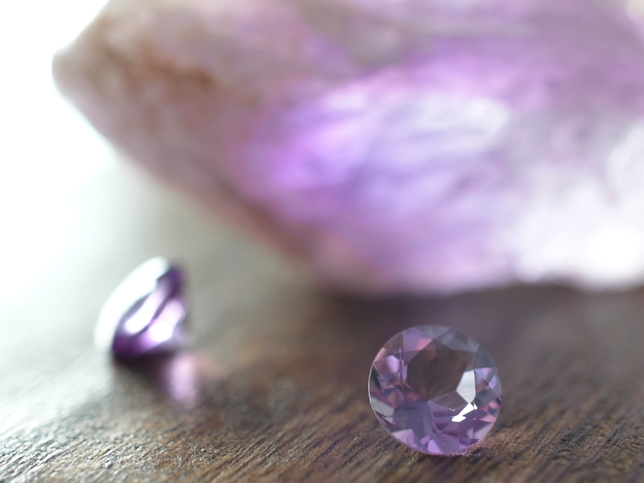 アメジストとは？2月の誕生石、紫水晶の石言葉と意味 - 14KGFパーツ 卸 